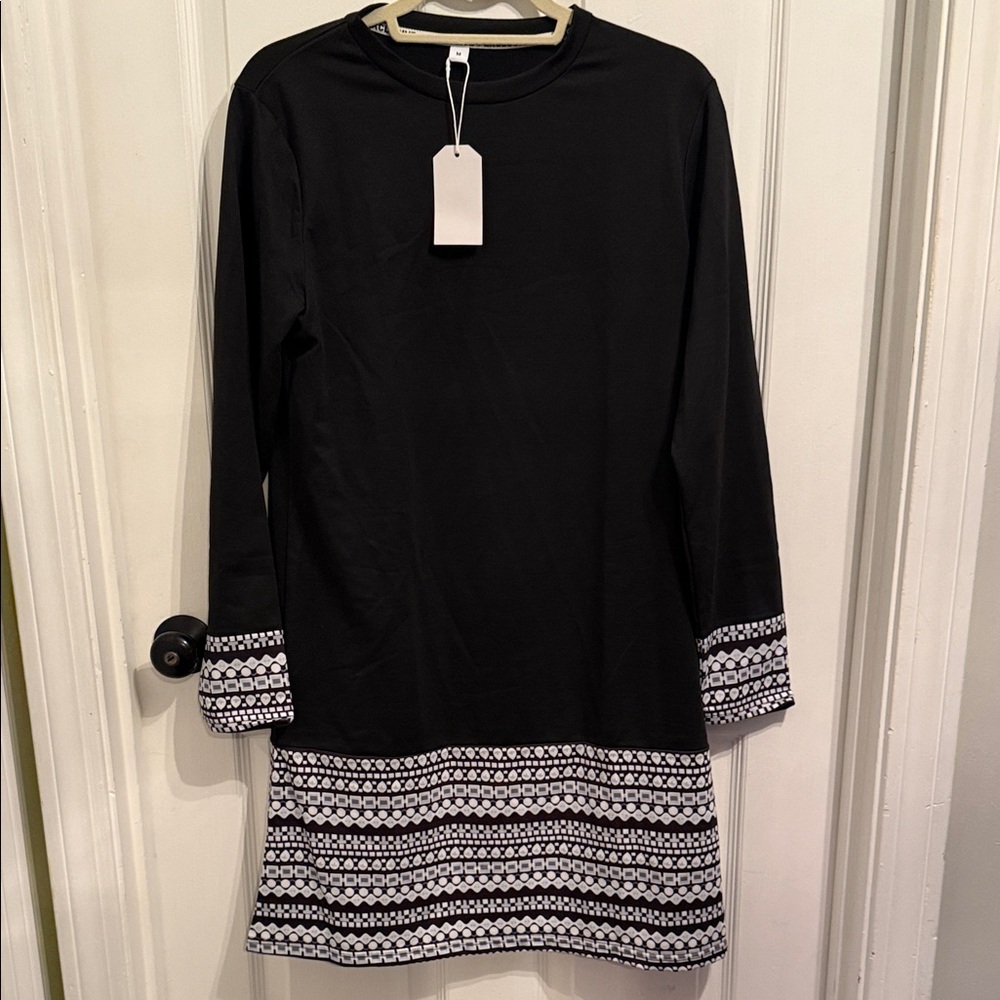 Exclusive NWT Chic Black and White Long Sleeve Dress